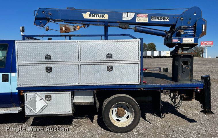 image for item KH9600 2003 Ford F550 XL Super Duty flatbed truck