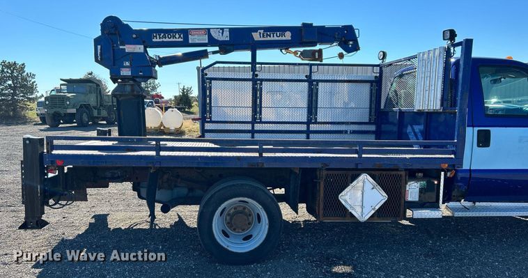 image for item KH9600 2003 Ford F550 XL Super Duty flatbed truck