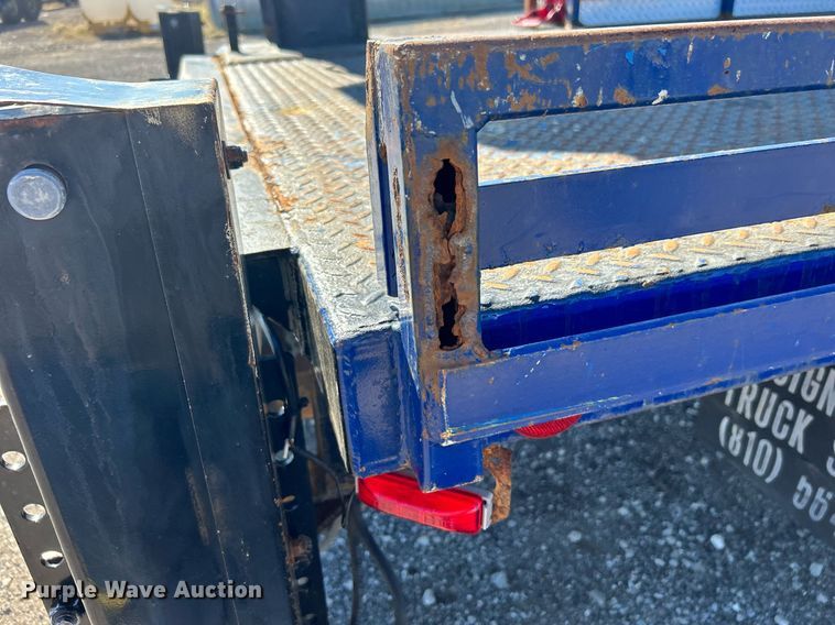 image for item KH9600 2003 Ford F550 XL Super Duty flatbed truck