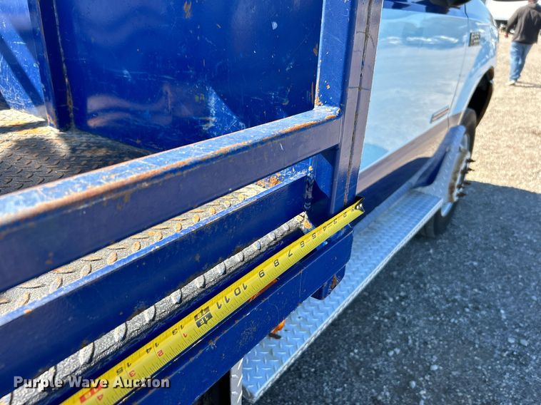 image for item KH9600 2003 Ford F550 XL Super Duty flatbed truck