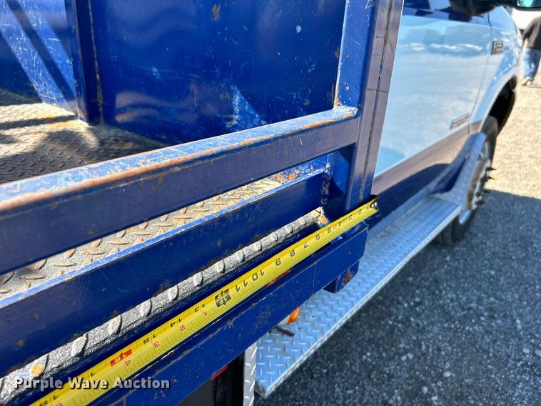 image for item KH9600 2003 Ford F550 XL Super Duty flatbed truck