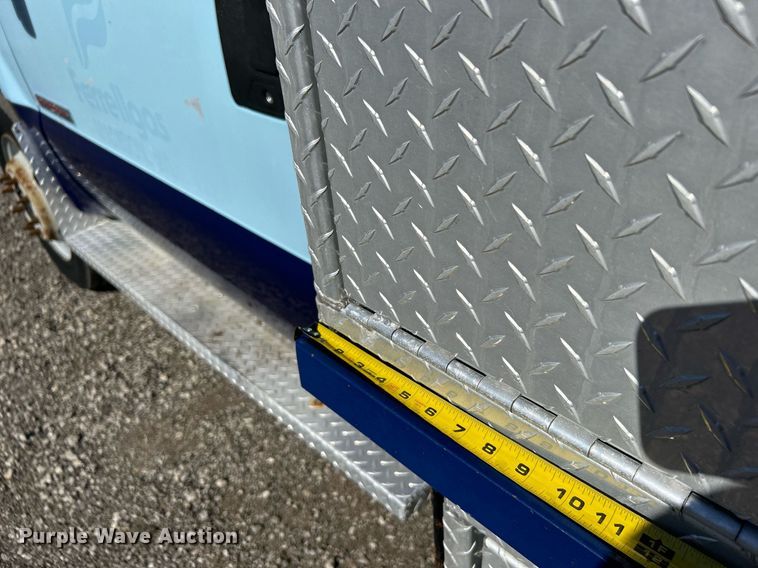 image for item KH9600 2003 Ford F550 XL Super Duty flatbed truck