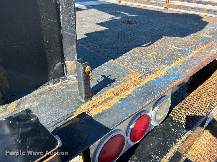 image for item KH9600 2003 Ford F550 XL Super Duty flatbed truck