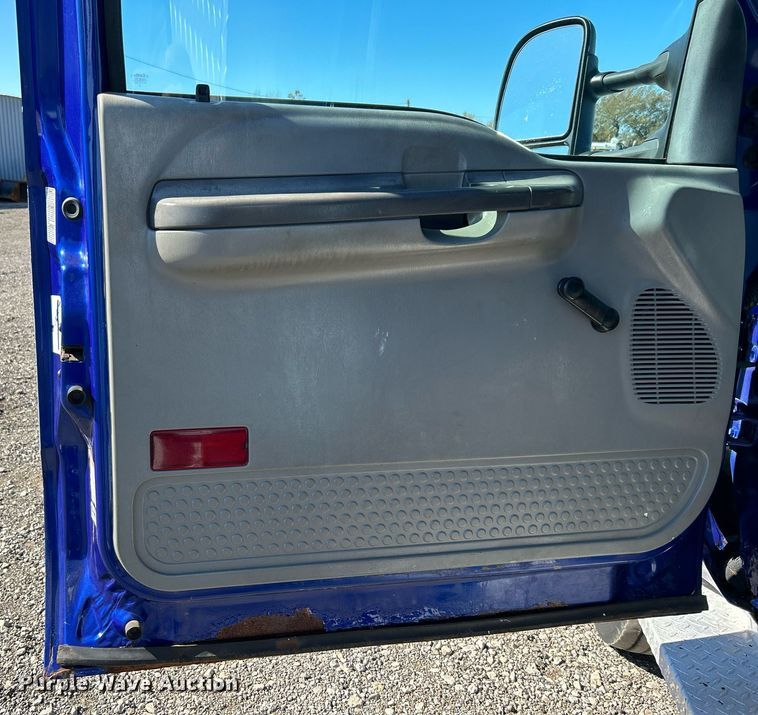 image for item KH9600 2003 Ford F550 XL Super Duty flatbed truck