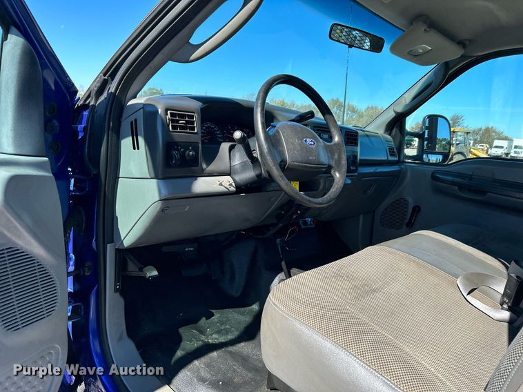 image for item KH9600 2003 Ford F550 XL Super Duty flatbed truck