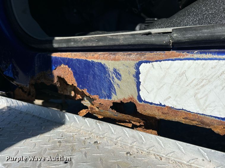 image for item KH9600 2003 Ford F550 XL Super Duty flatbed truck