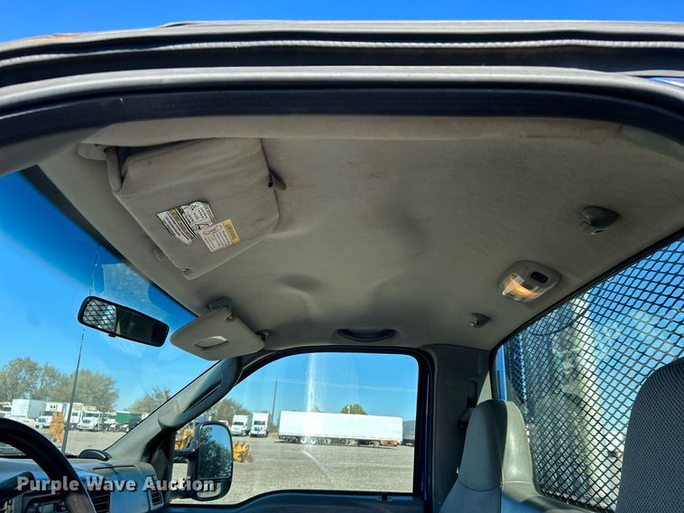 image for item KH9600 2003 Ford F550 XL Super Duty flatbed truck