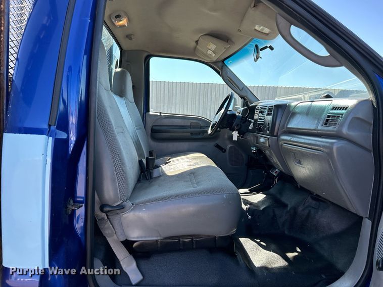 image for item KH9600 2003 Ford F550 XL Super Duty flatbed truck