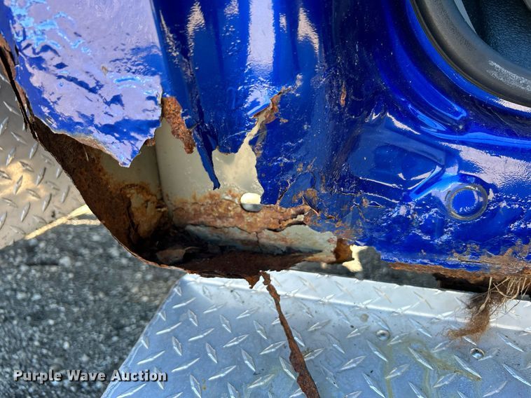 image for item KH9600 2003 Ford F550 XL Super Duty flatbed truck