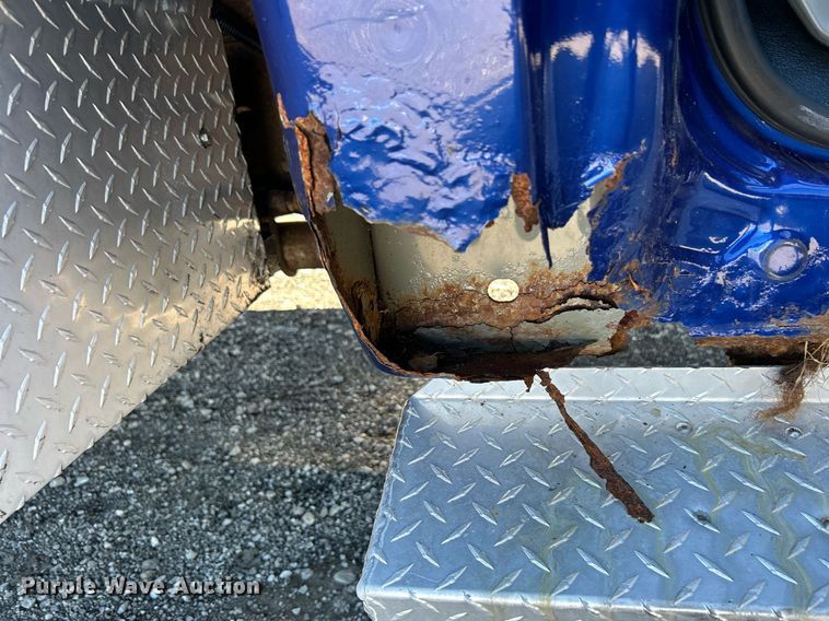 image for item KH9600 2003 Ford F550 XL Super Duty flatbed truck