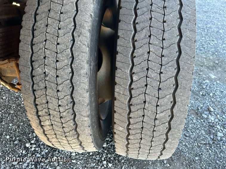 image for item KH9600 2003 Ford F550 XL Super Duty flatbed truck