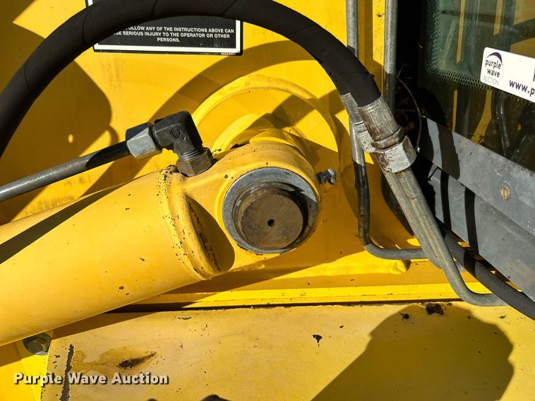 image for item KH9612 2000 New Holland LB75  backhoe