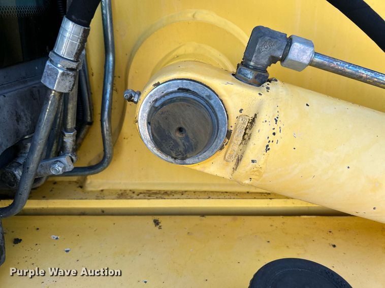 image for item KH9612 2000 New Holland LB75  backhoe