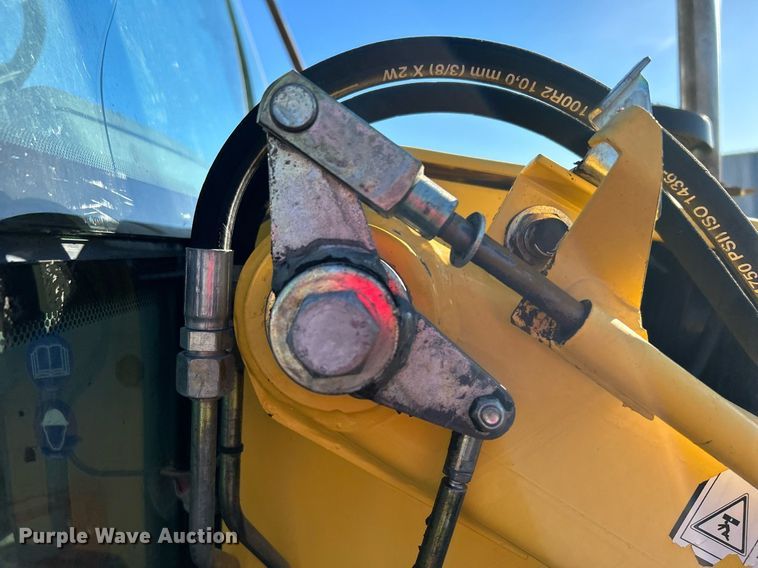 image for item KH9612 2000 New Holland LB75  backhoe