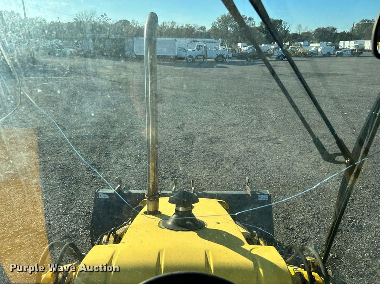 image for item KH9612 2000 New Holland LB75  backhoe