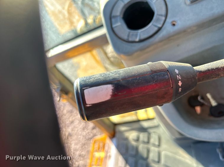 image for item KH9612 2000 New Holland LB75  backhoe