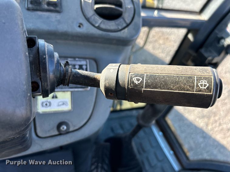 image for item KH9612 2000 New Holland LB75  backhoe