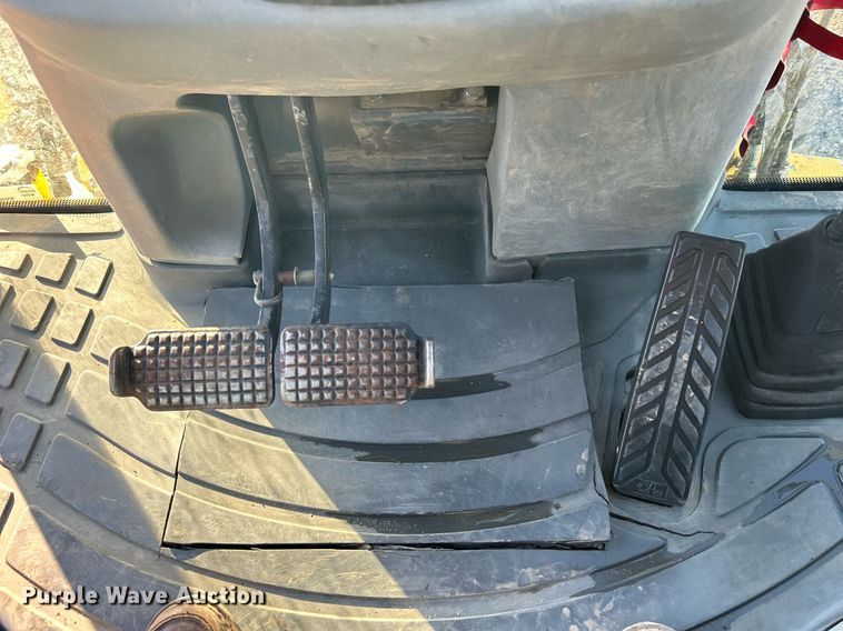 image for item KH9612 2000 New Holland LB75  backhoe