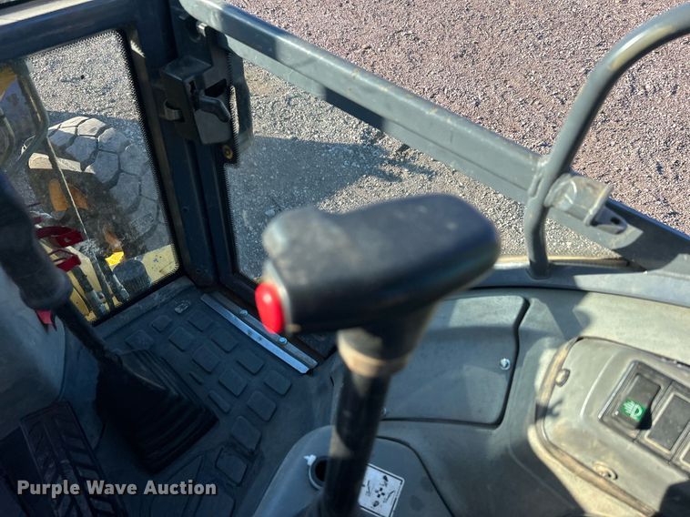 image for item KH9612 2000 New Holland LB75  backhoe