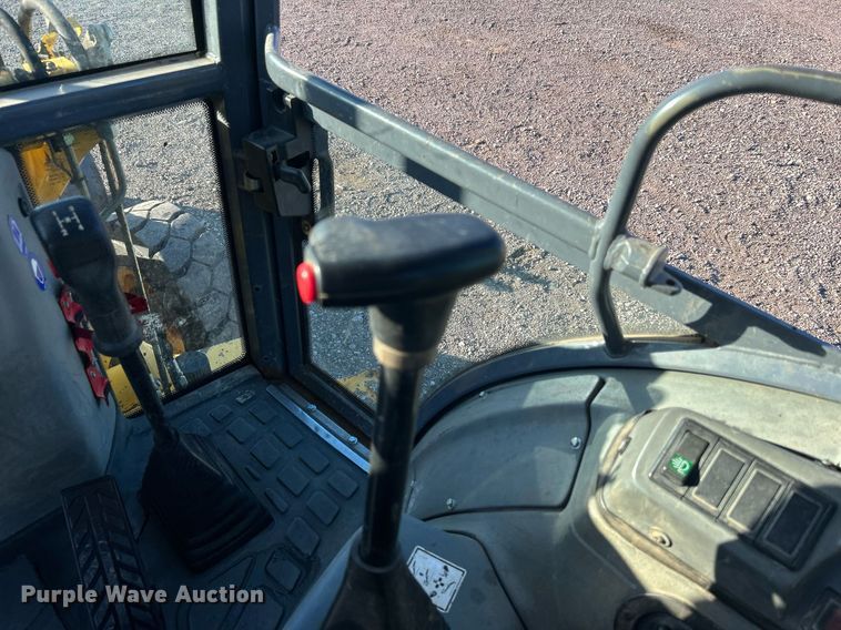 image for item KH9612 2000 New Holland LB75  backhoe