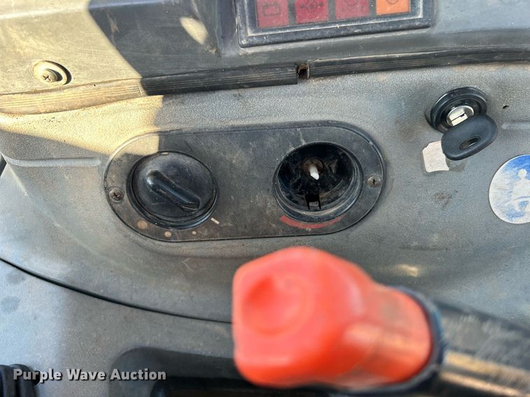 image for item KH9612 2000 New Holland LB75  backhoe