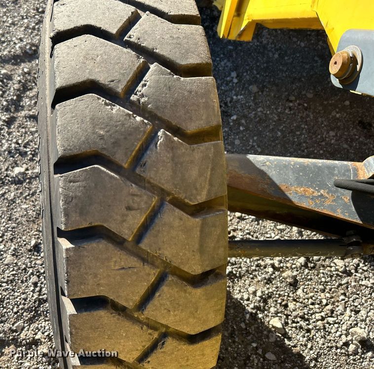 image for item KH9612 2000 New Holland LB75  backhoe