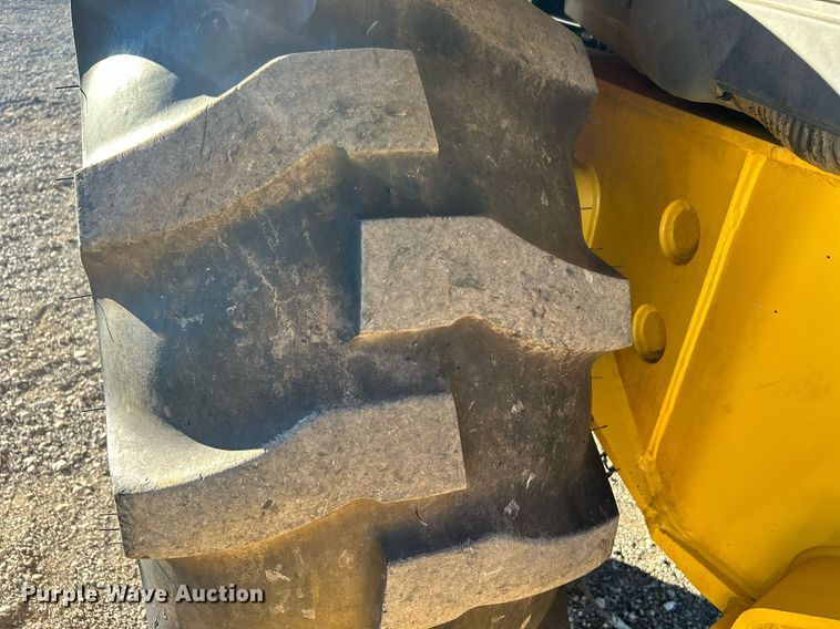 image for item KH9612 2000 New Holland LB75  backhoe