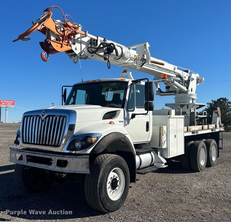 image for item KH9615 2009 International 7400  digger derrick truck