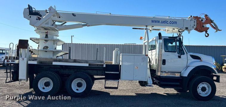 image for item KH9615 2009 International 7400  digger derrick truck