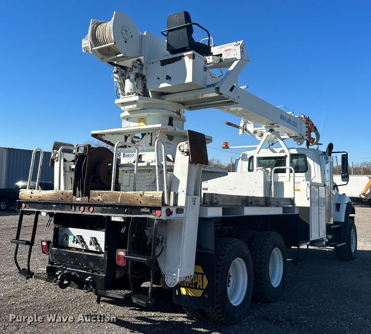 image for item KH9615 2009 International 7400  digger derrick truck