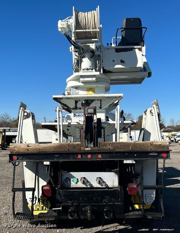 image for item KH9615 2009 International 7400  digger derrick truck