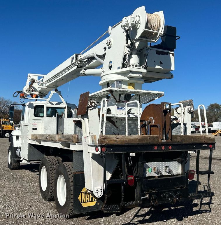 image for item KH9615 2009 International 7400  digger derrick truck