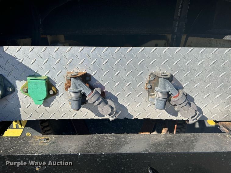 image for item KH9615 2009 International 7400  digger derrick truck