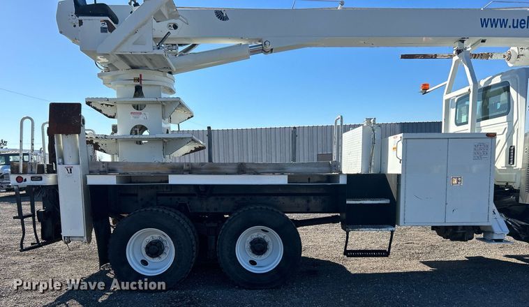 image for item KH9615 2009 International 7400  digger derrick truck