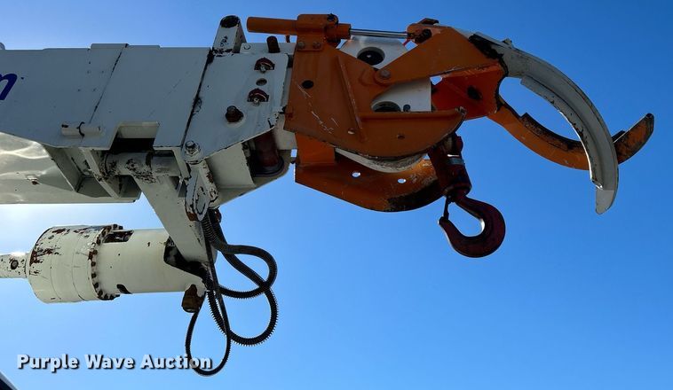 image for item KH9615 2009 International 7400  digger derrick truck