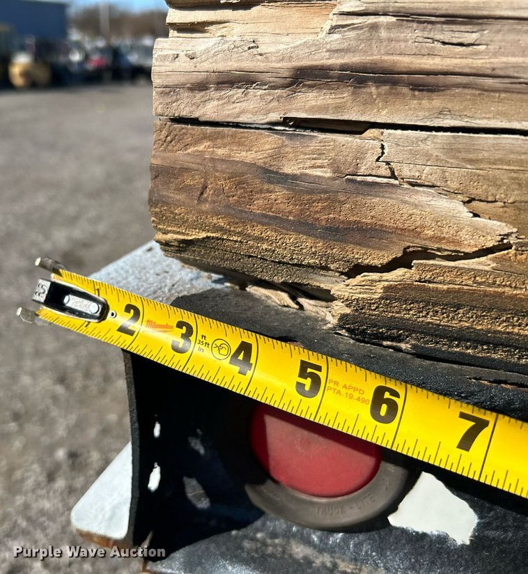 image for item KH9615 2009 International 7400  digger derrick truck