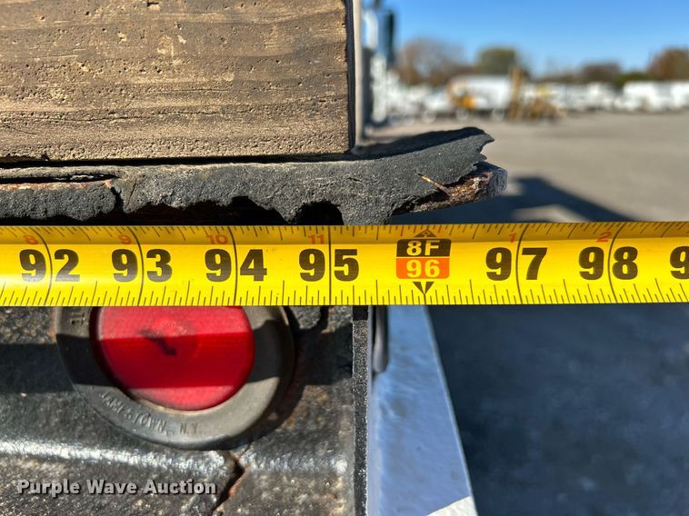 image for item KH9615 2009 International 7400  digger derrick truck