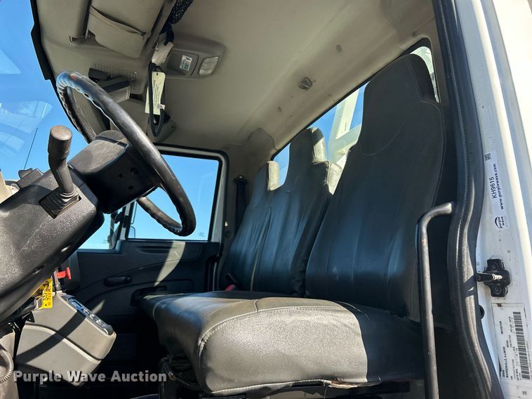 image for item KH9615 2009 International 7400  digger derrick truck