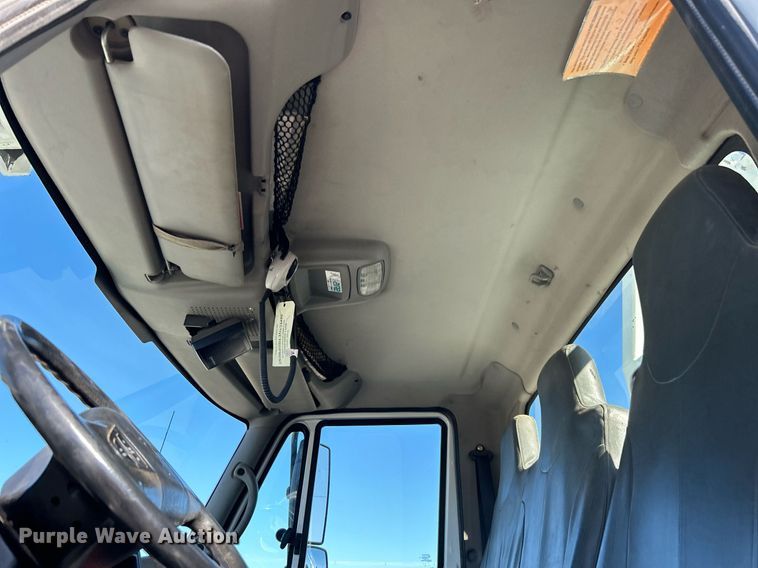 image for item KH9615 2009 International 7400  digger derrick truck