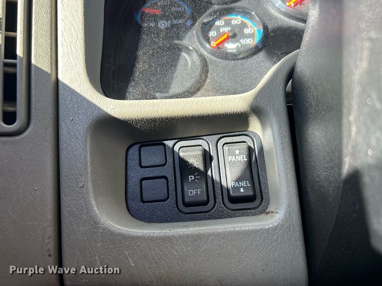 image for item KH9615 2009 International 7400  digger derrick truck