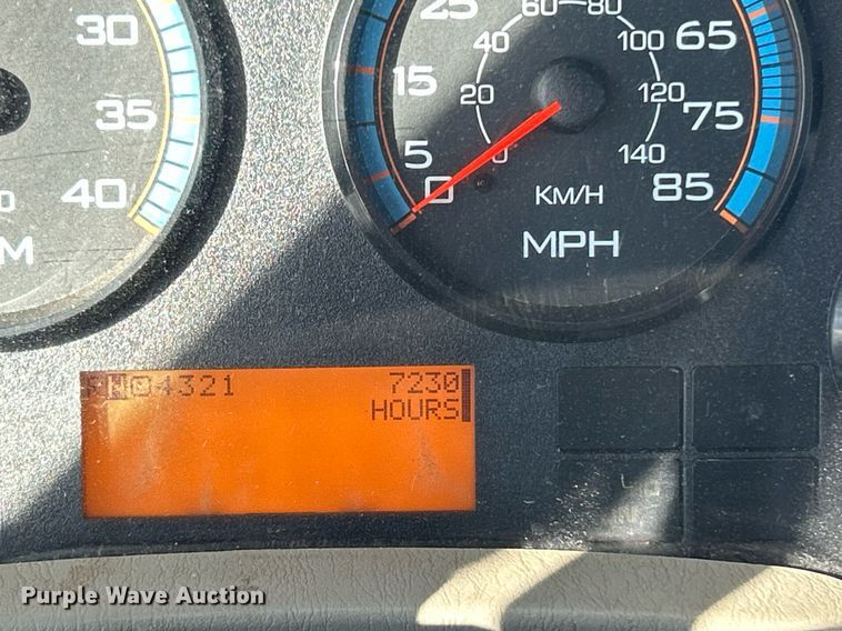 image for item KH9615 2009 International 7400  digger derrick truck