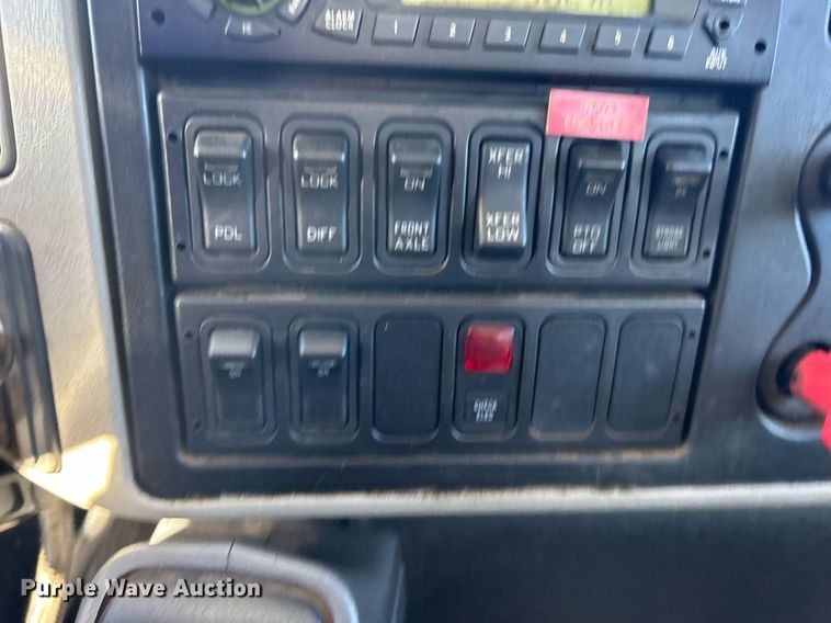 image for item KH9615 2009 International 7400  digger derrick truck