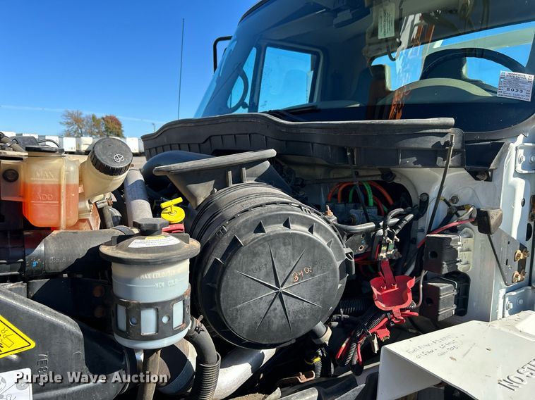 image for item KH9615 2009 International 7400  digger derrick truck