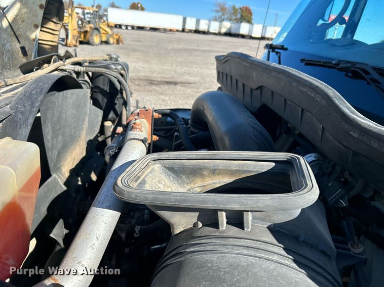 image for item KH9615 2009 International 7400  digger derrick truck