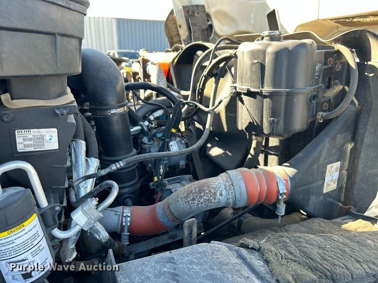 image for item KH9615 2009 International 7400  digger derrick truck