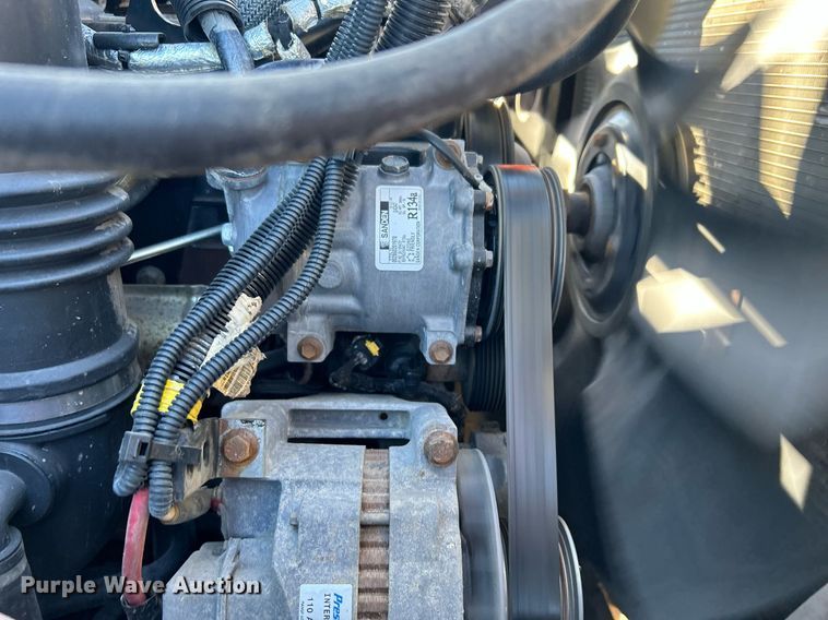 image for item KH9615 2009 International 7400  digger derrick truck