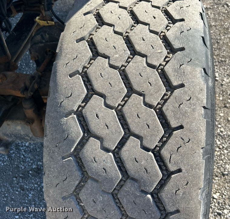 image for item KH9615 2009 International 7400  digger derrick truck