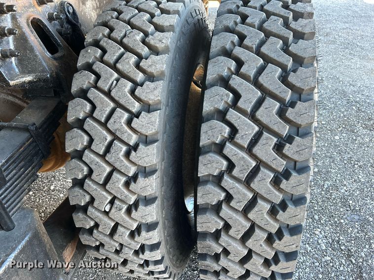 image for item KH9615 2009 International 7400  digger derrick truck