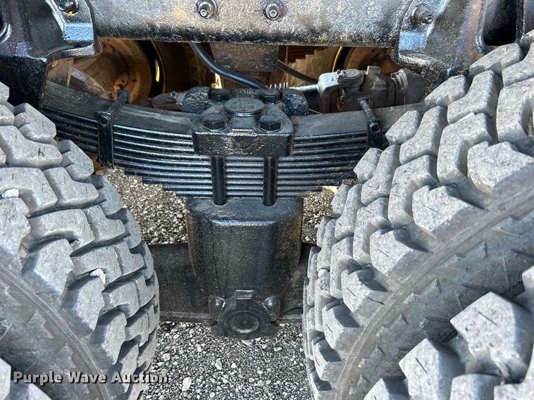 image for item KH9615 2009 International 7400  digger derrick truck