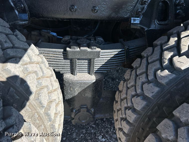 image for item KH9615 2009 International 7400  digger derrick truck